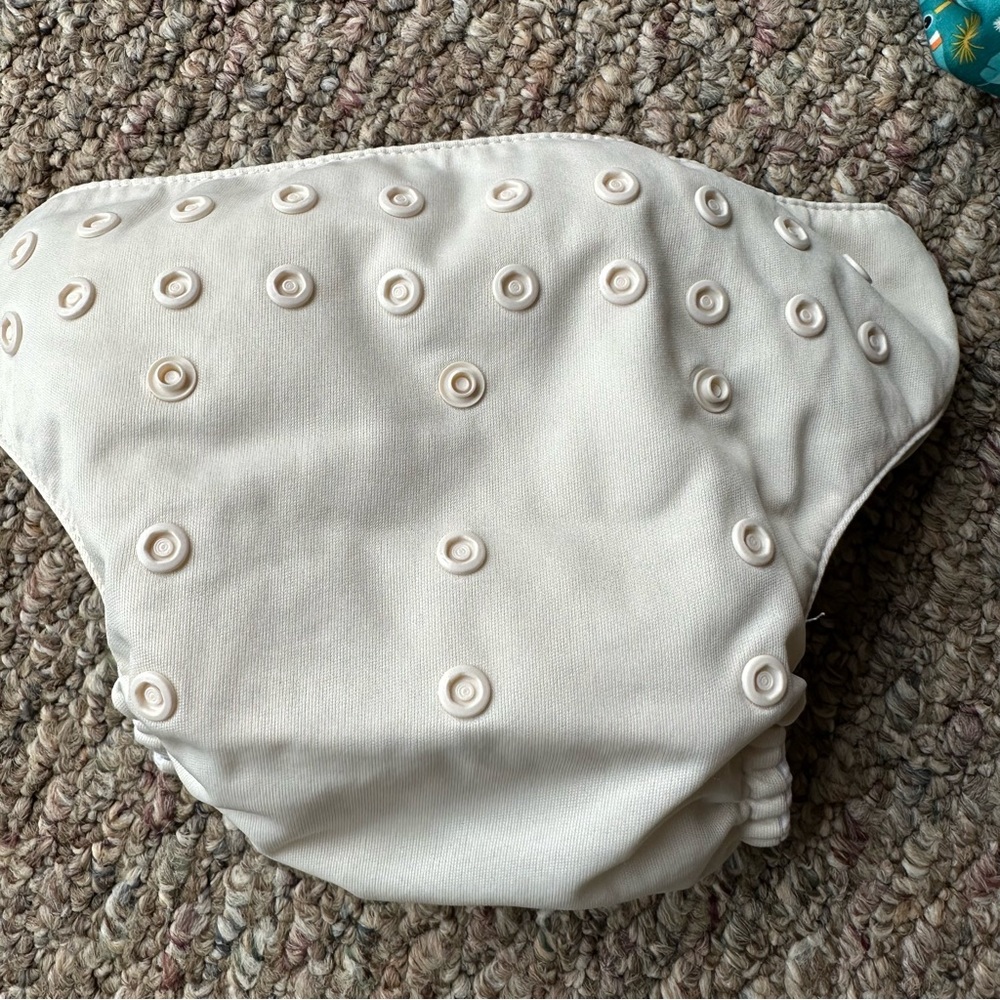 8 Assorted Cloth Diapers - Pink, Blue, Green, Cream - Picture 3 of 14